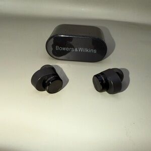 Bowers & Wilkins Pi5 Earbuds